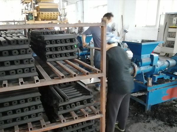 江西炭棒機(jī)客戶(hù)現(xiàn)場(chǎng)